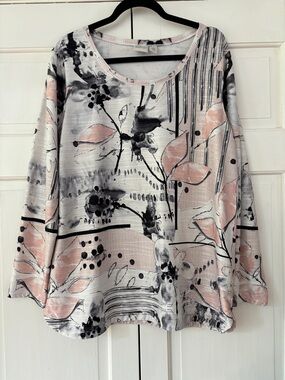 Chico’s Size 3 Long Sleeve Textured Blouse Peach Pink Abstract Floral Chicos‎ XL